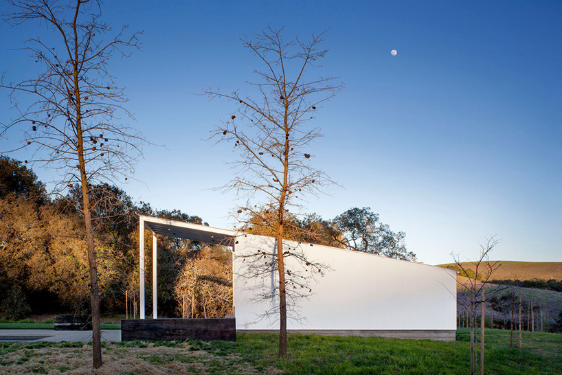turnbull-griffin-haesloop-architects-hupomone-ranch-petaluma-california-designboom-02