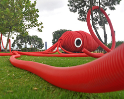 vernie the giant squid installation by moradavaga takes part in walk&talk festival in são miguel