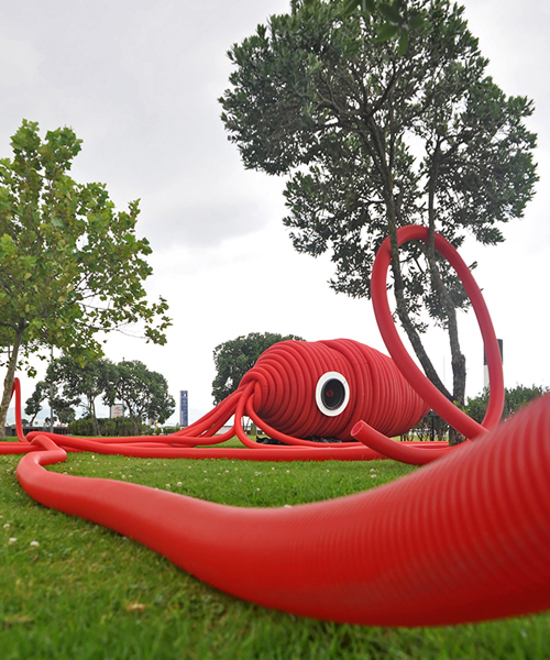 vernie the giant squid installation by moradavaga takes part in walk&talk festival in são miguel