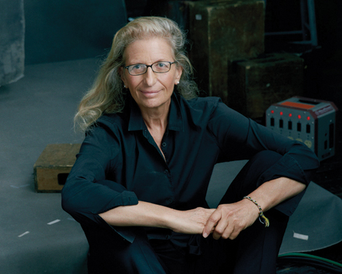 annie leibovitz's women: new portraits exhibition opens at fabbrica orobia in milan