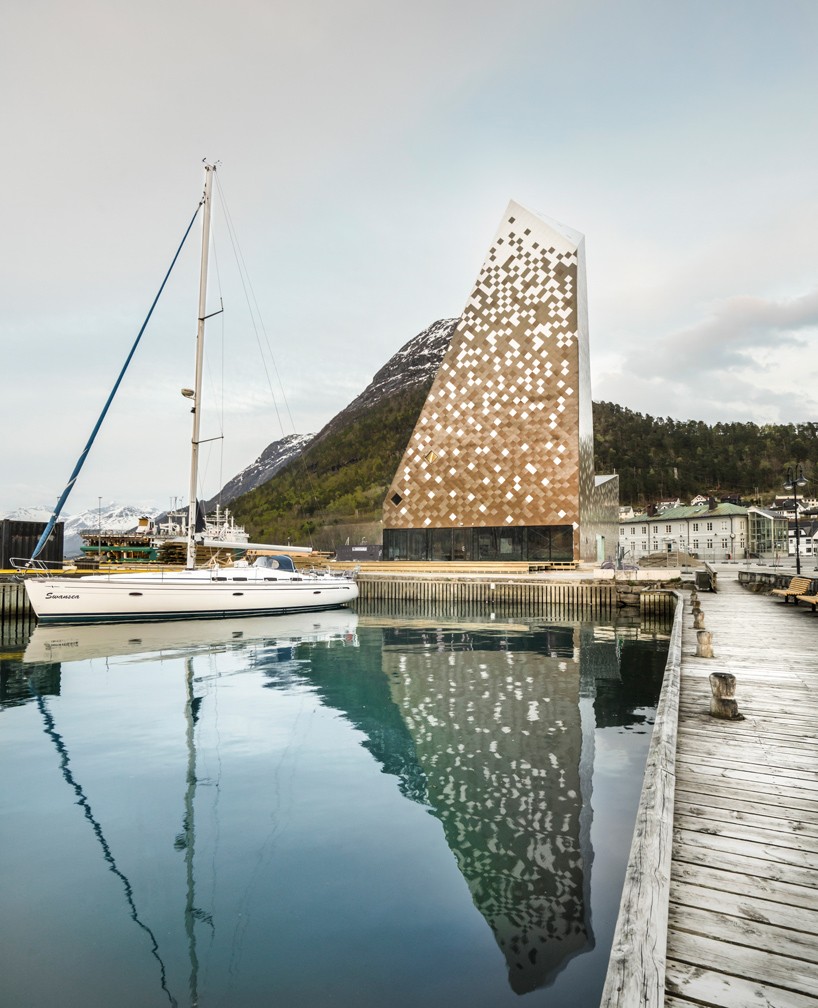 reiulf ramstad completes norwegian mountaineering center with pixelated envelope