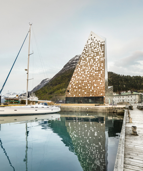 reiulf ramstad completes norwegian mountaineering center with pixelated envelope