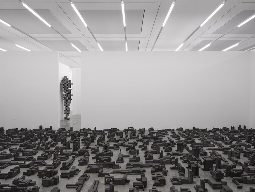 antony-gormley-fit-sculptures-white-cube-designboom02