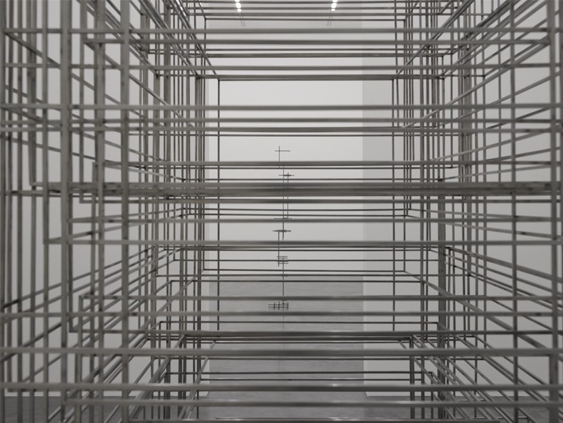 antony-gormley-fit-sculptures-white-cube-designboom09