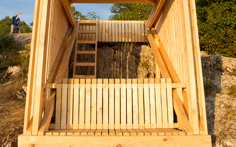 camposazs-wooden-landing-encourages-rest-and-reflection-in-romania-007