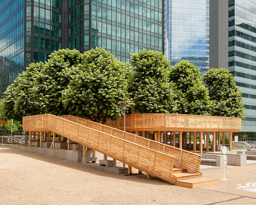 compagnie des rues elevates wooden promenade in paris