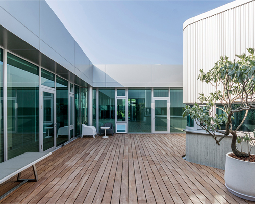 dotze innovations studio redefines chinese courtyard in taiwanese house