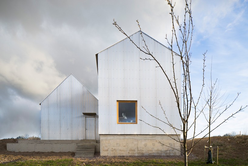 förstberg ling wraps house for mother in corrugated aluminum