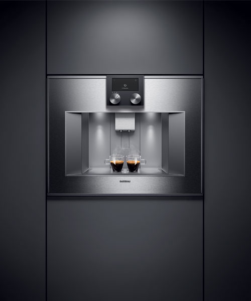 GAGGENAU’s fully automatic espresso machine serves the aesthetic coffee connoisseur