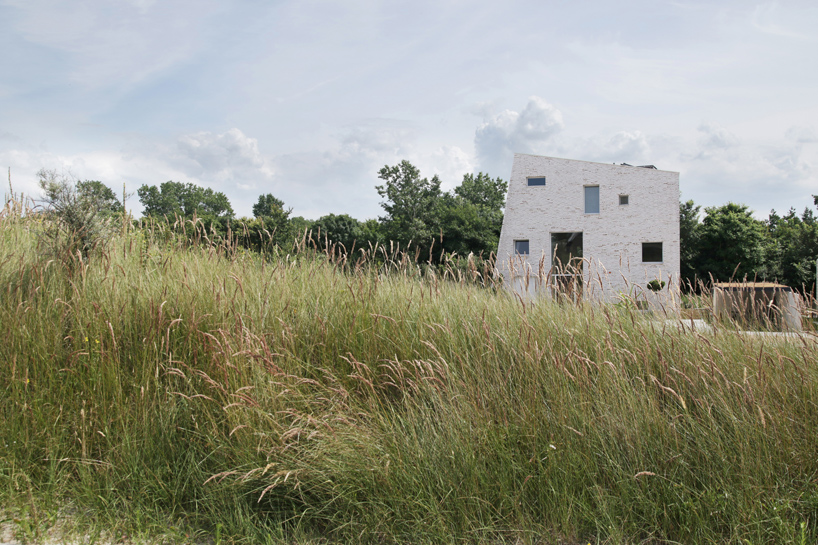 global-architects-house-as-a-rock-holland-designboom-04