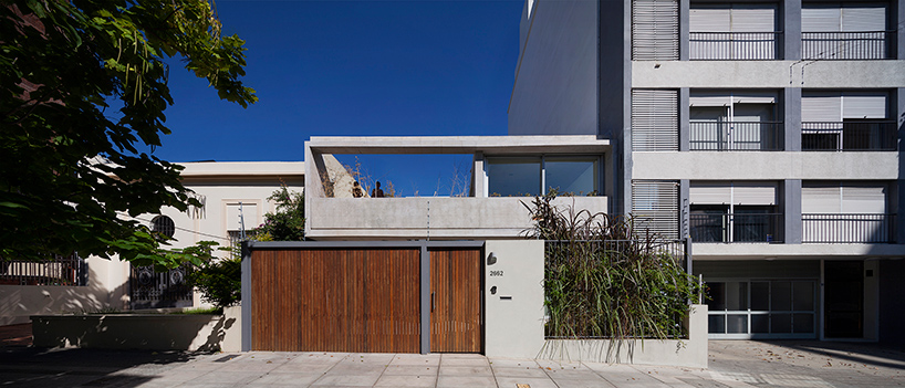 pedro-livni-karin-bia-libertad-street-house-uruguay-designboom-02