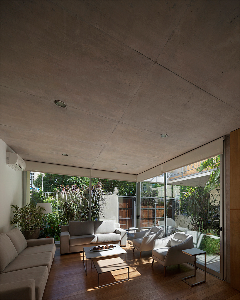 pedro-livni-karin-bia-libertad-street-house-uruguay-designboom-02