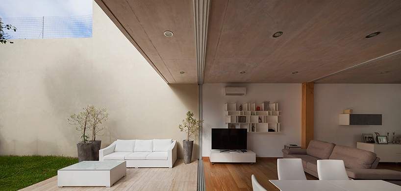 pedro-livni-karin-bia-libertad-street-house-uruguay-designboom-02