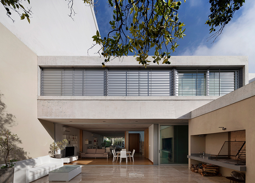 pedro-livni-karin-bia-libertad-street-house-uruguay-designboom-02
