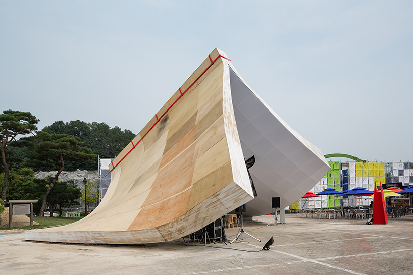ron arad's jikji pavilion in korea celebrates the birth of the printed book