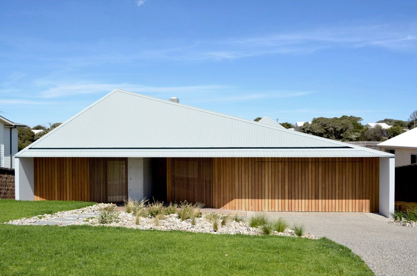 vibe design group covers house in melbourne with asymmetric steel roof