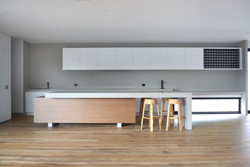 vibe-design-group-sorrento-house-1-melbourne-designboom-03