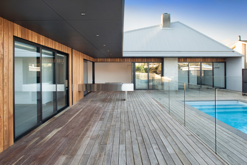 vibe-design-group-sorrento-house-1-melbourne-designboom-03