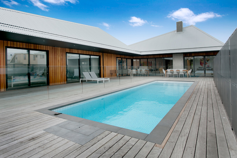 vibe-design-group-sorrento-house-1-melbourne-designboom-03