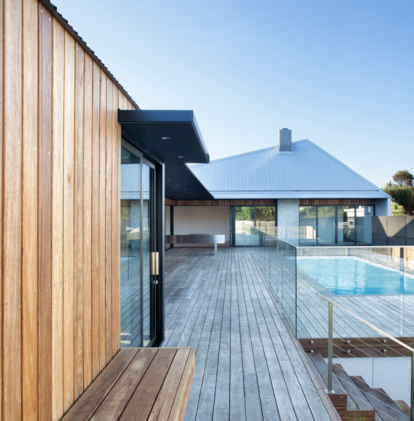 vibe-design-group-sorrento-house-1-melbourne-designboom-03