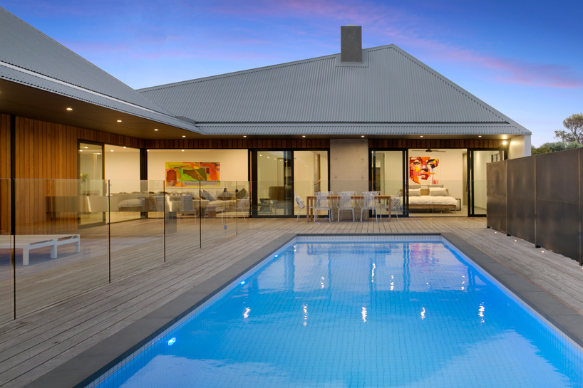 vibe-design-group-sorrento-house-1-melbourne-designboom-03