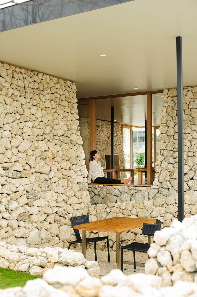 yamazaki-kentaro-design-workshop-itoman-gyomin-shokudo-restaurant-okinawa-japan-designboom-02