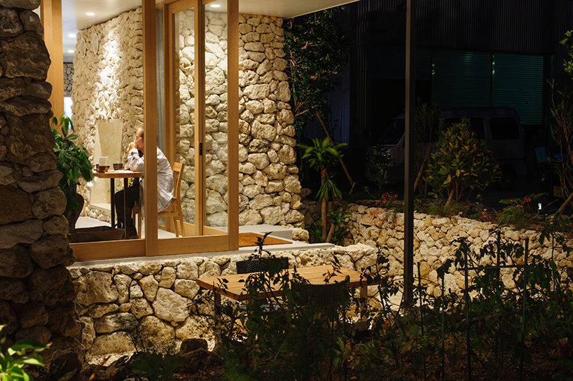 yamazaki-kentaro-design-workshop-itoman-gyomin-shokudo-restaurant-okinawa-japan-designboom-02