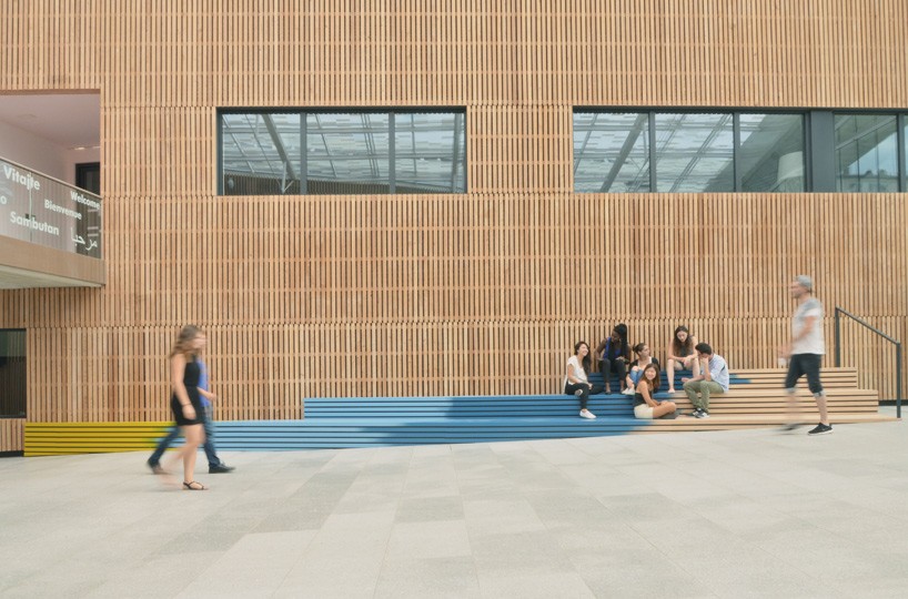 scau-js-l-troyes-business-school-france-designboom-03