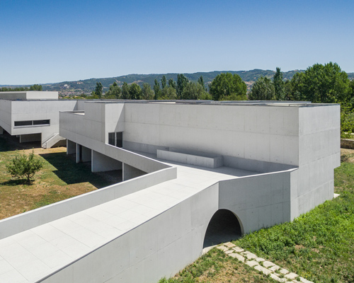 álvaro siza elevates portugal's nadir afonso foundation to protect against flooding