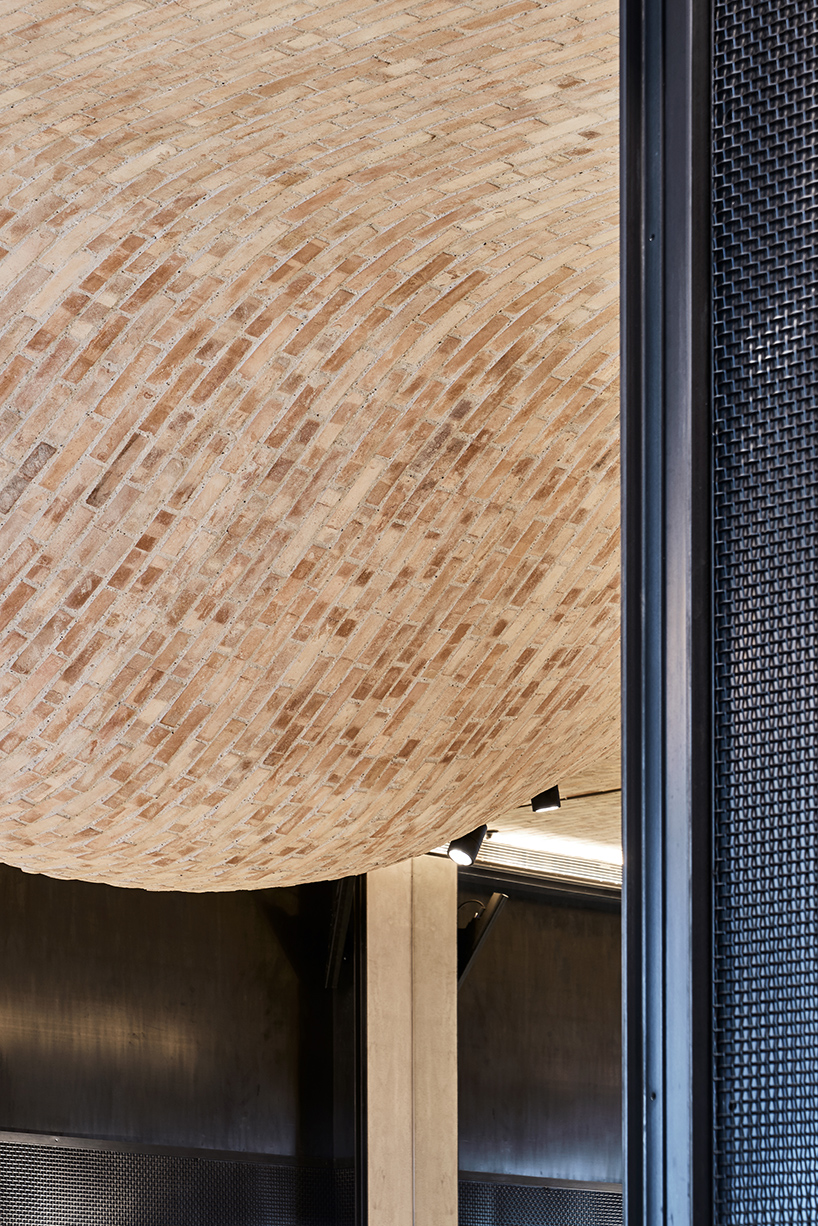 andy-martin-architecture-fucina-restaurant-london-designboom-02