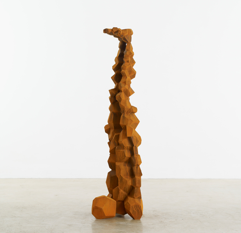 antony gormley small clay figures