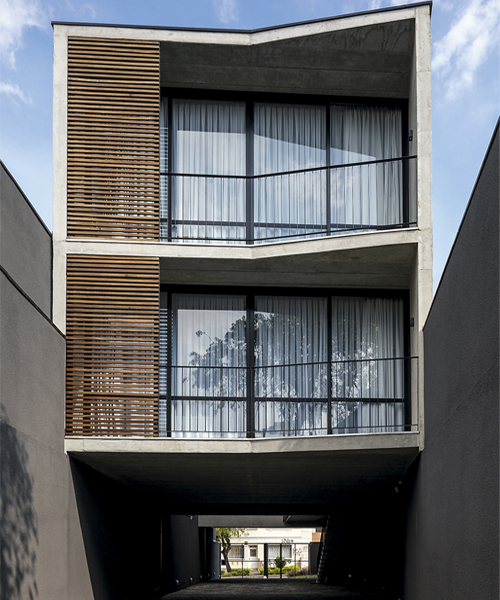 arquea arquitetos adds wooden curtain to brazil's building