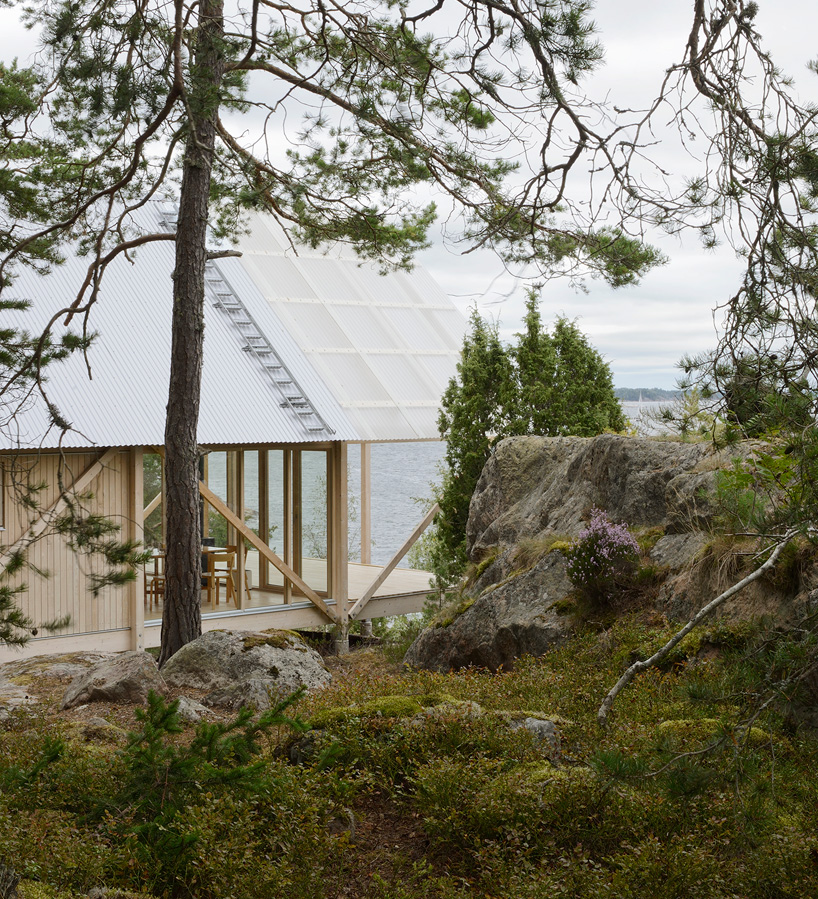 arrhov frick nestles holiday home on swedish archipelago