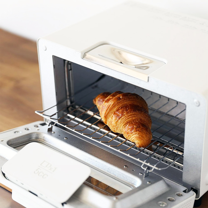 Steam oven outlet toaster