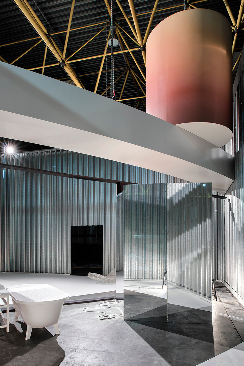 biennale-interieur-2016-silver-lining-interiors-solo-house-office-kgdvs-designboom-02