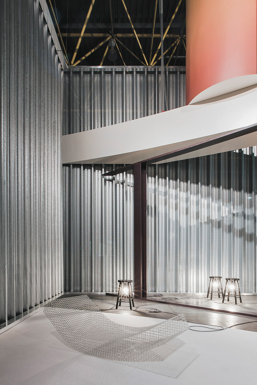 biennale-interieur-2016-silver-lining-interiors-solo-house-office-kgdvs-designboom-02