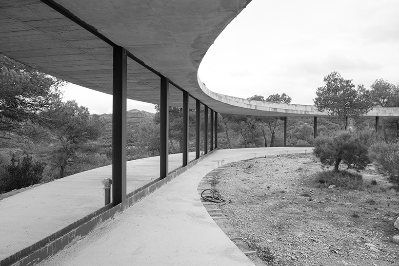 biennale-interieur-2016-silver-lining-interiors-solo-house-office-kgdvs-designboom-02