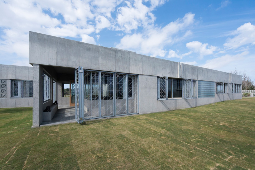 CASE-REAL positions concrete villa on yoron island in japan