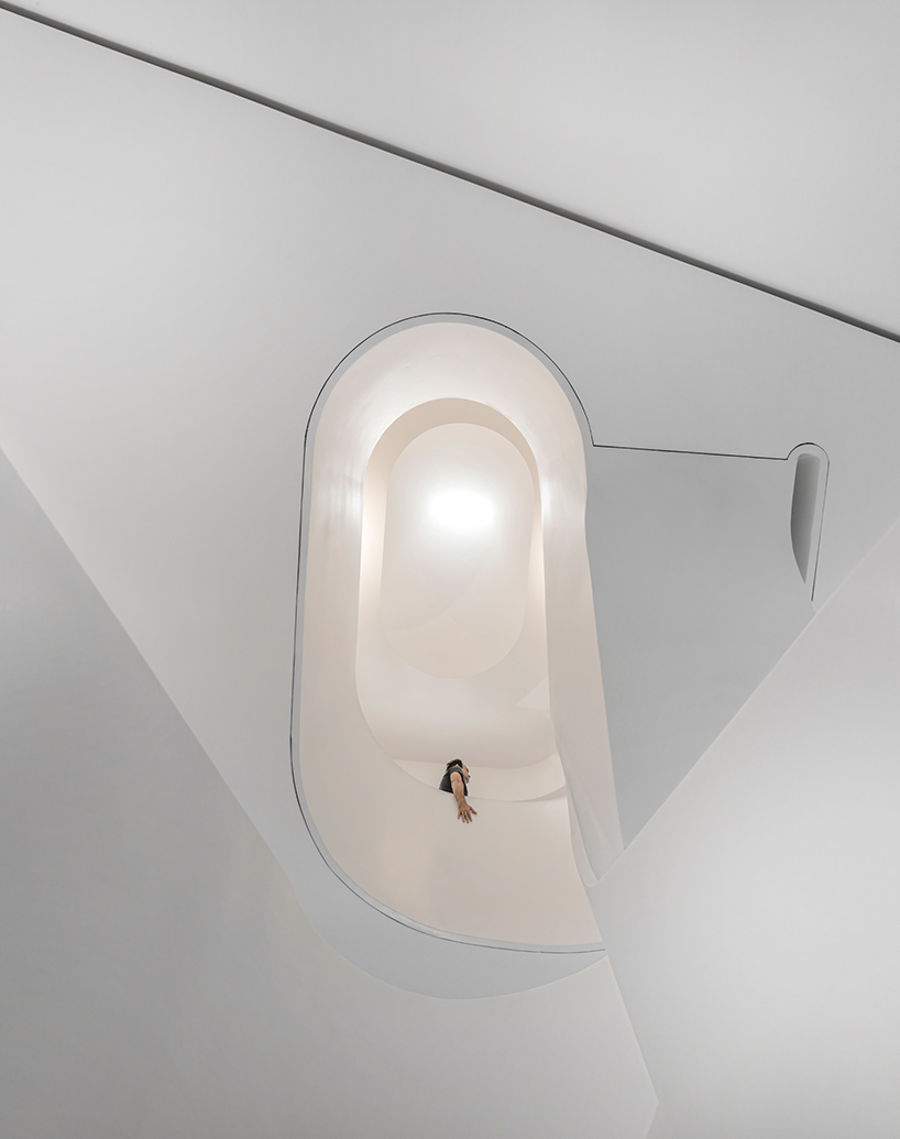 correia-ragazzi-arquitectos-sothebys-real-estate-headquarters-carvoeiro-algarve-portugal-designboom-02