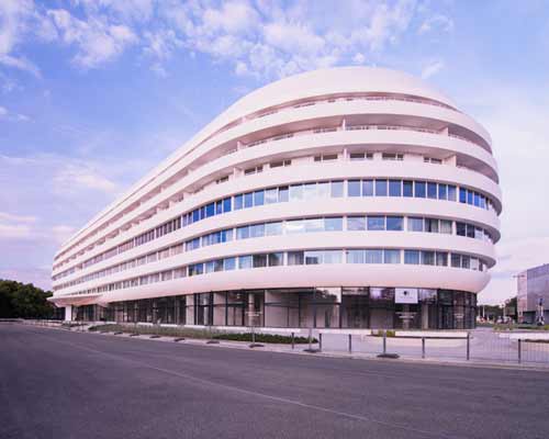 gottesman-szmelcman completes amorphic OVO mixed-use compex in poland