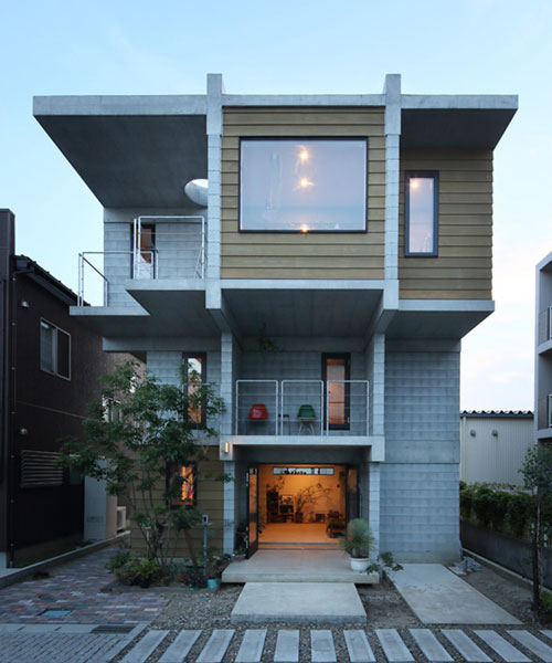 hiroyuki shinozaki constructs top-heavy concrete dwelling for family in japan