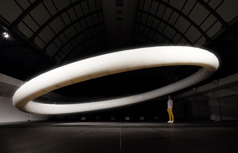 incent-leroy-white-boreal-halo-slovaquia-designboom-01