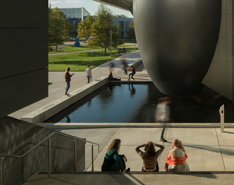 morphosis-architects-thom-mayne-taubman-complex-at-lawrence-tech-university-michigan-designboom-02