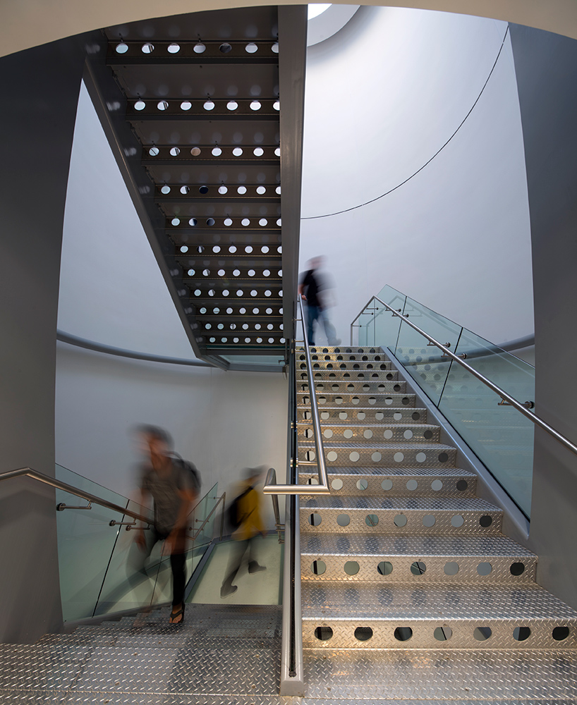 morphosis-architects-thom-mayne-taubman-complex-at-lawrence-tech-university-michigan-designboom-02