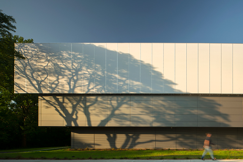 morphosis-architects-thom-mayne-taubman-complex-at-lawrence-tech-university-michigan-designboom-02