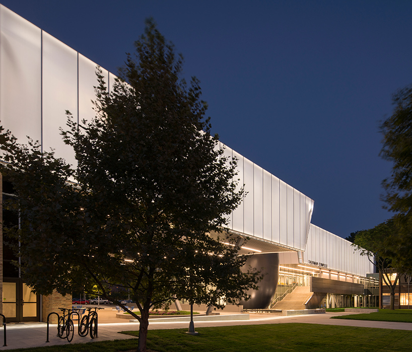morphosis-architects-thom-mayne-taubman-complex-at-lawrence-tech-university-michigan-designboom-02