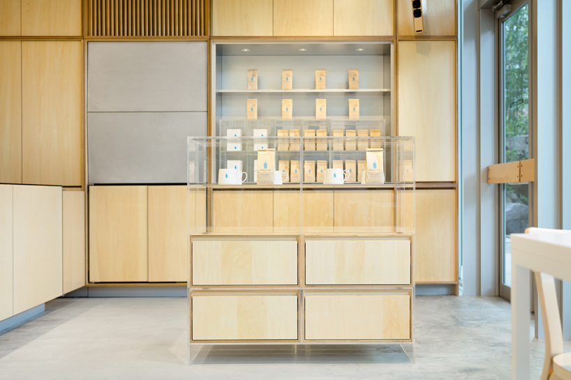 schemata-architects-blue-bottle-coffee-roppongi-cafe-designboom-02