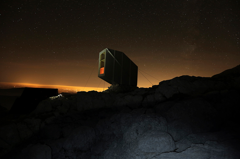 ofis-kanin-cabin-designboom-02