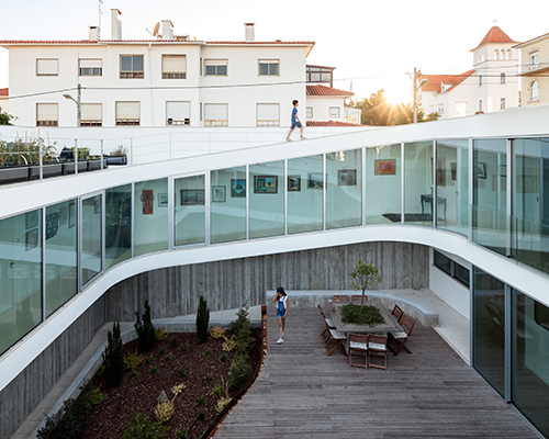 antónio costa lima loops corridor around patio in portuguese house