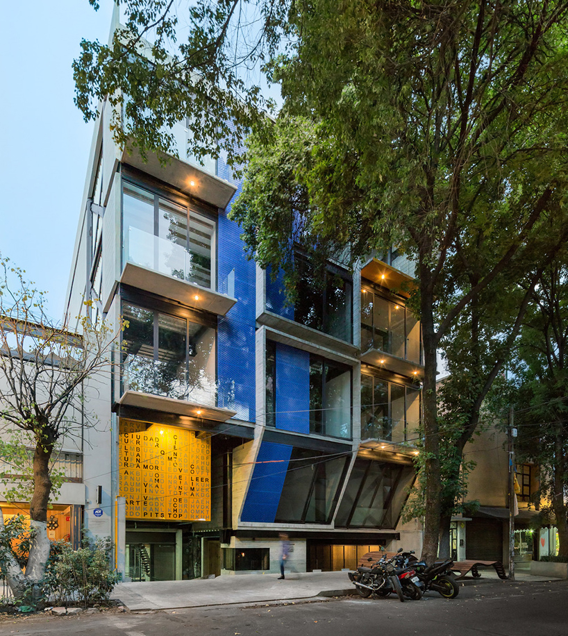 arqmov-workshop-coliroma-cientoveinteocho-mexico-city-designboom-02